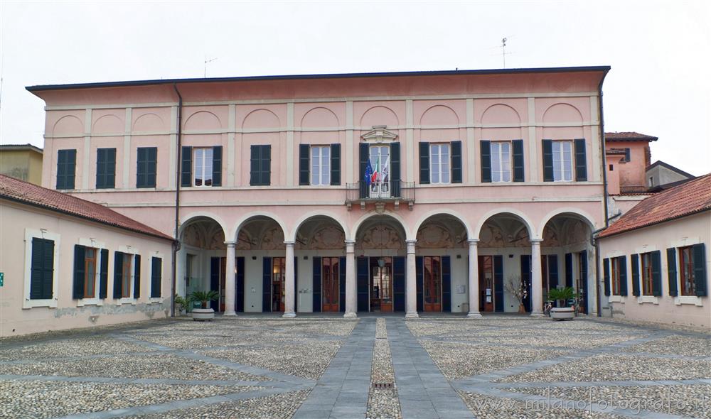 Cavenago di Brianza (Monza e Brianza, Italy) - Court of honor of Palace Rasini